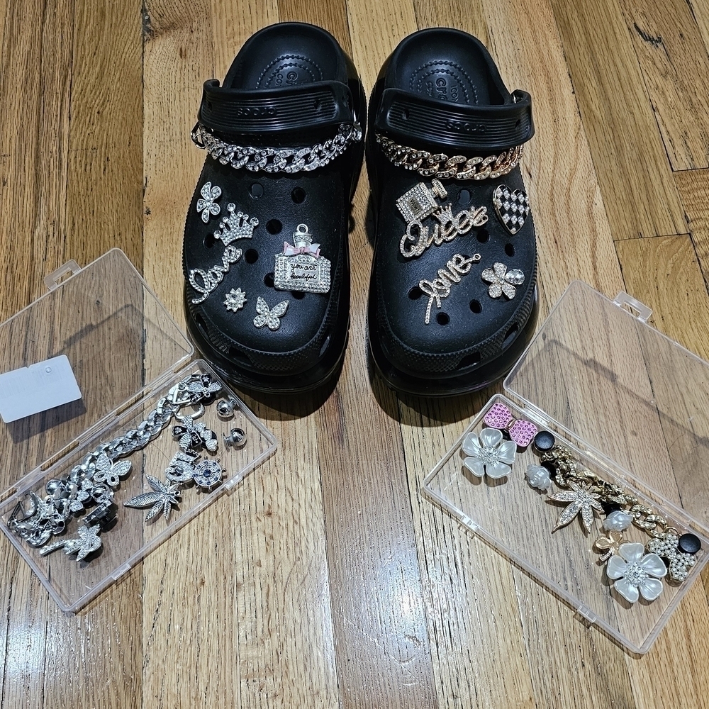 Crocs Unisex Adult Mega Crush Clogs PLUS EXTRA JIBBITS